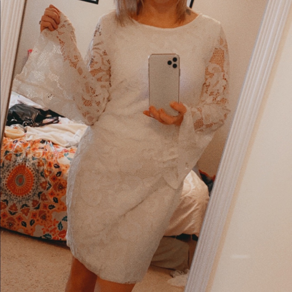 Alexia Admor Lace Bell Sleeve White dress M NWT